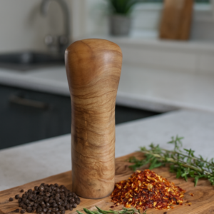 Handgefertigte Pfeffermühle aus hellem Olivenholz – 20 cm – edles Küchen-Unikat